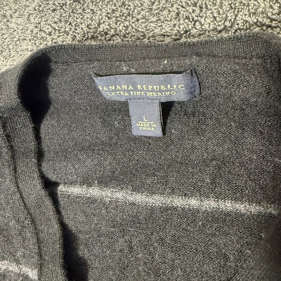 Banana Republic Men's V-Neck Merino Wool Sweater in Black and Gray Stripes - Picture 2 of 5